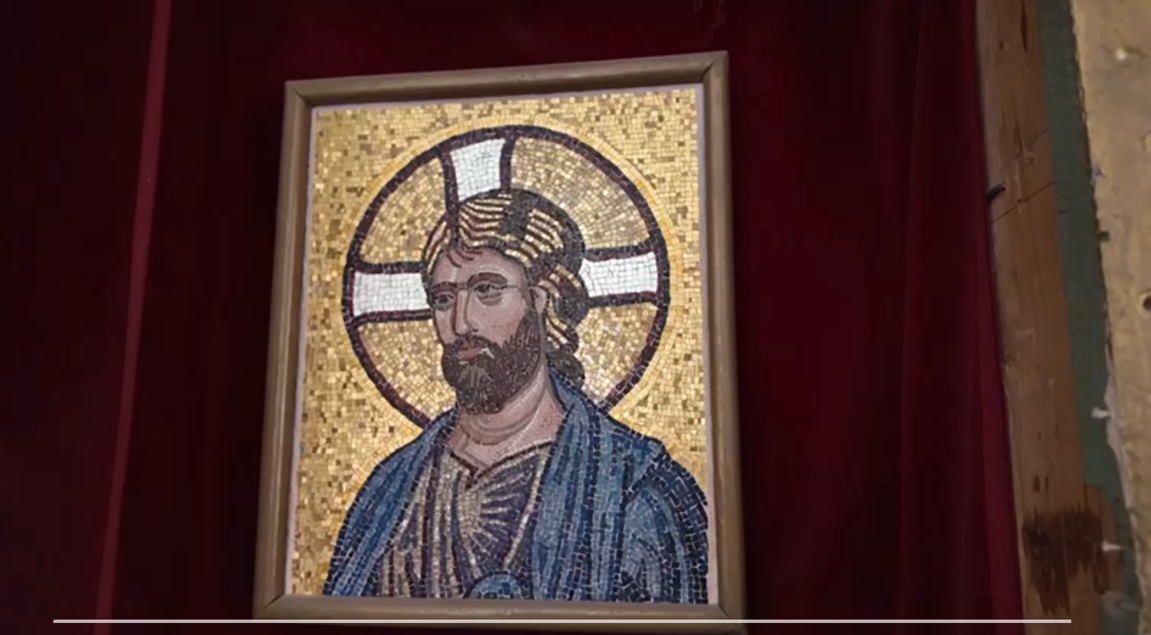 A mosaic of a person

AI-generated content may be incorrect.